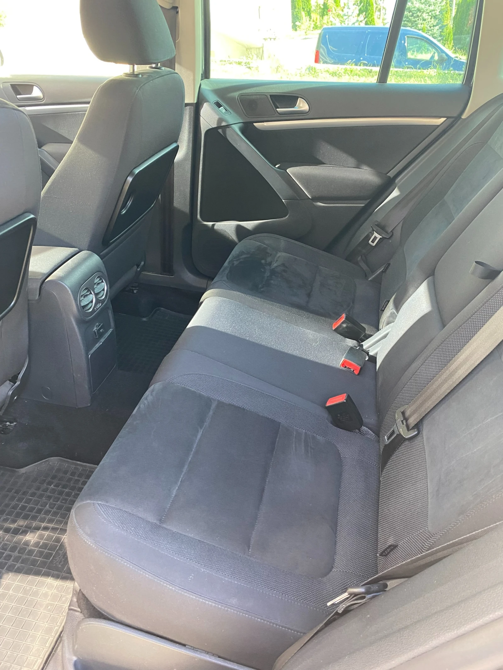VW Tiguan, снимка 11 - Автомобили и джипове - 54706791