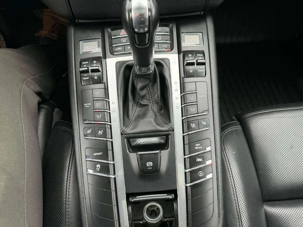 Porsche Macan * AWD * ПАНОРАМА * ПОДГРЕВ * ОБДУХВАНЕ * , снимка 9 - Автомобили и джипове - 54723779