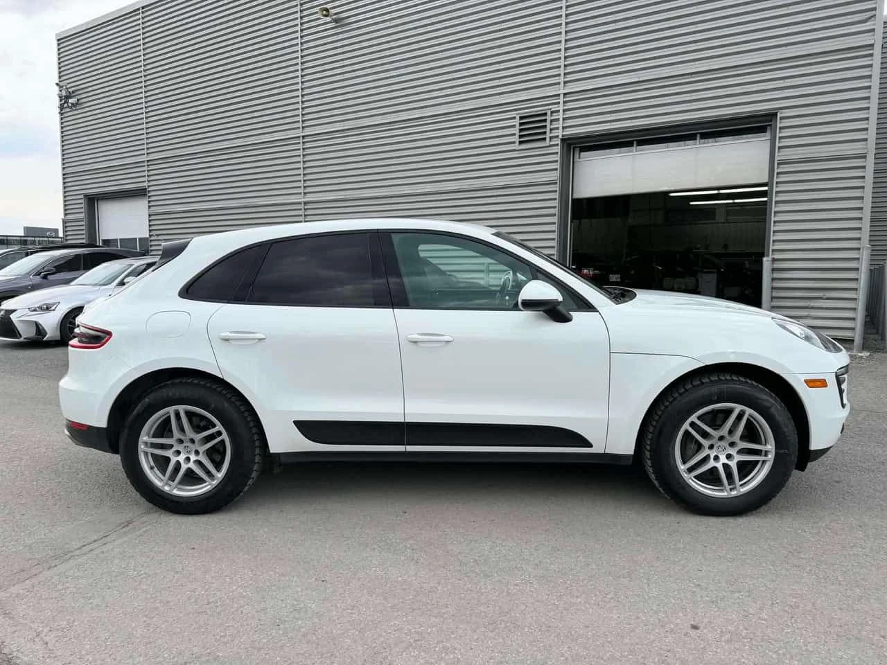 Porsche Macan * AWD * ПАНОРАМА * ПОДГРЕВ * ОБДУХВАНЕ * , снимка 4 - Автомобили и джипове - 54723779