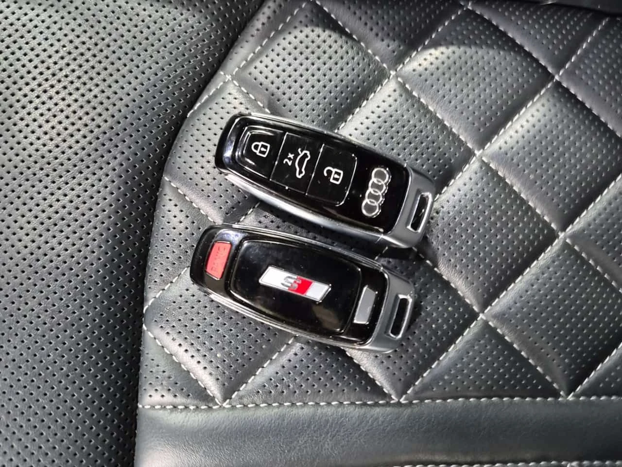 Audi SQ7 * PREMIUM PLUS * CARFAX * ЦЕНА ДО БГ, снимка 13 - Автомобили и джипове - 54738856