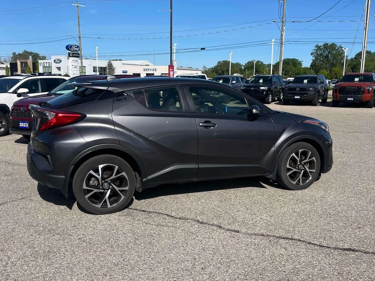 Toyota C-HR * FWD * АВТОКРЕДИТ БЕЗ ПЪРВОНАЧАЛНА ВНОСКА* , снимка 3 - Автомобили и джипове - 54836571