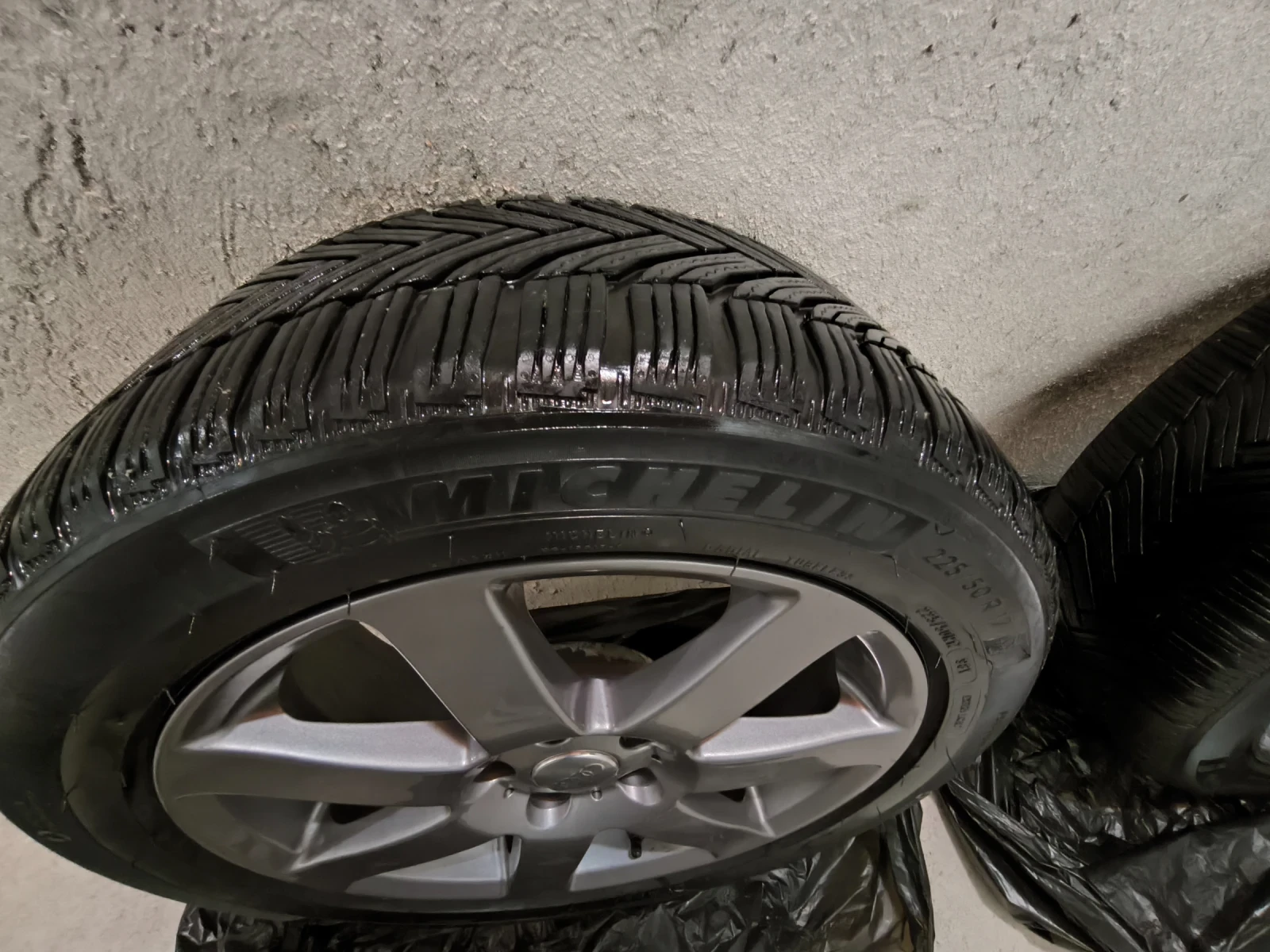 ���� � ������ 225/50R17 �� Audi A4 | Mobile.bg � ����������� 2