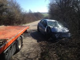 Toyota Auris 1.3i, снимка 2