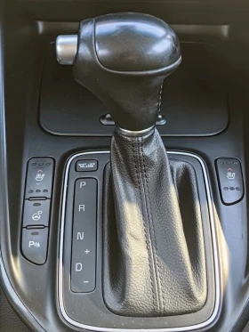 Kia Carens Автоматик, 7 места, всички екстри!, снимка 14