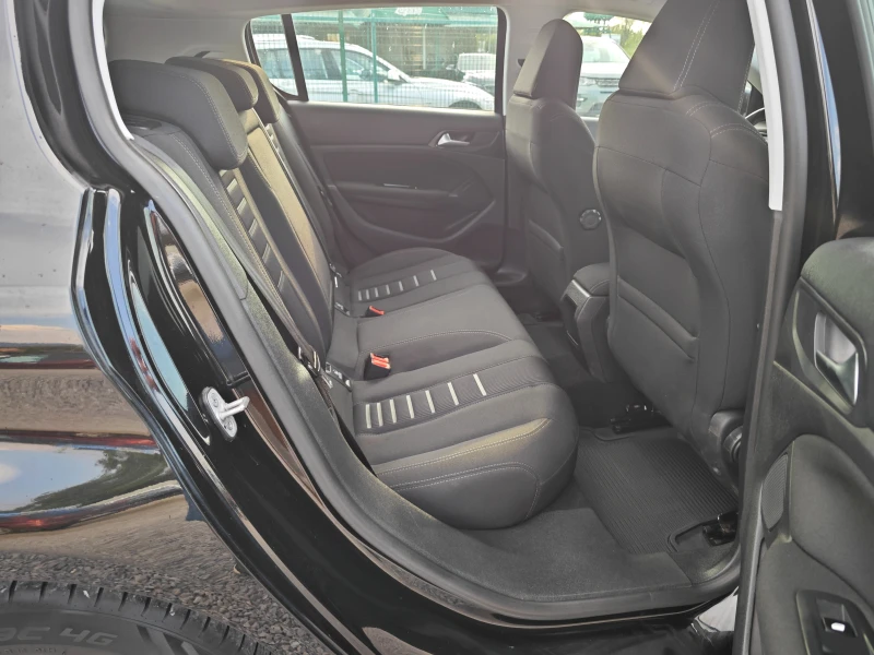 Peugeot 308 1, 2 129000км. , снимка 17 - Автомобили и джипове - 51351504