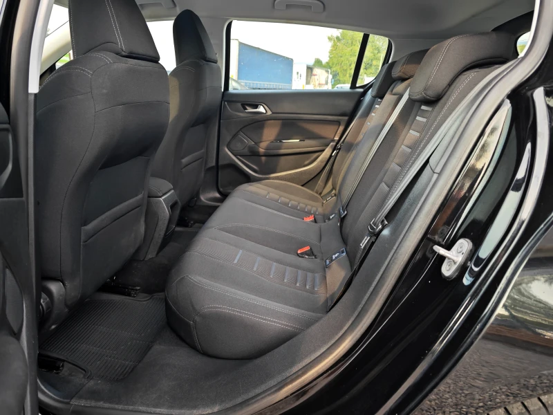 Peugeot 308 1, 2 129000км. , снимка 16 - Автомобили и джипове - 51351504