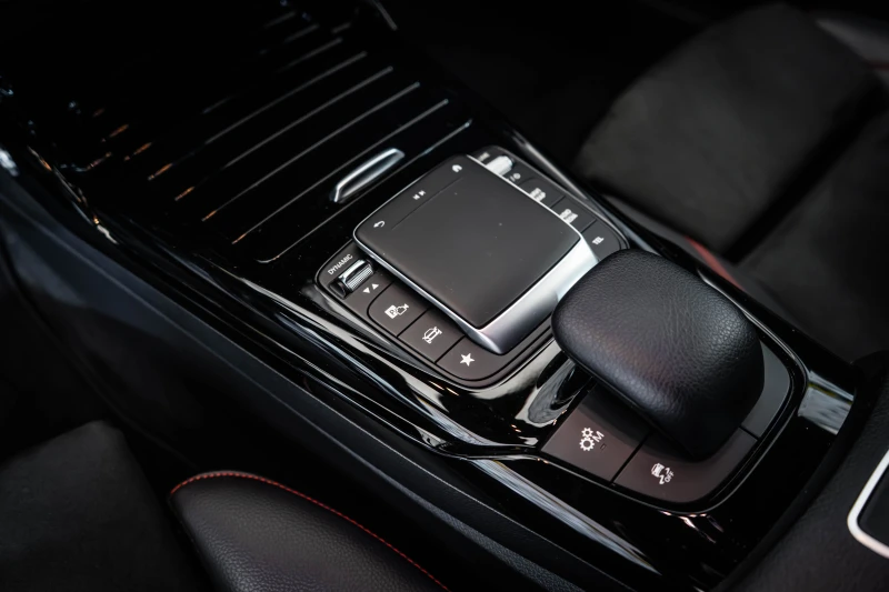 Mercedes-Benz CLA 35 AMG 4M Coupe* NightP* Alcantara, снимка 9 - Автомобили и джипове - 52197689