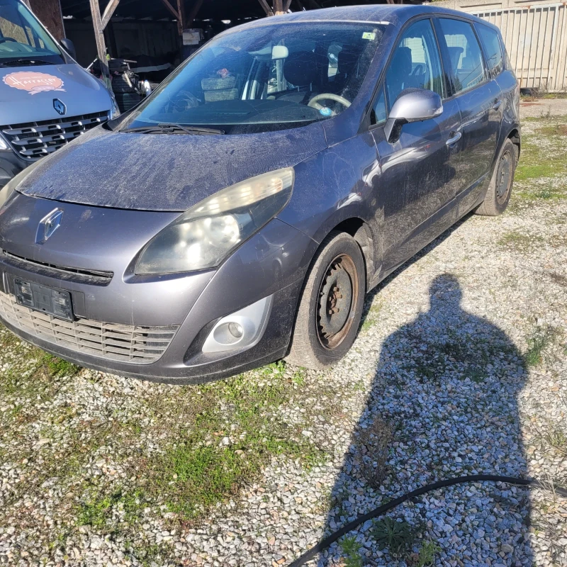 Renault Scenic 1.4i/7места, снимка 4 - Автомобили и джипове - 52429604
