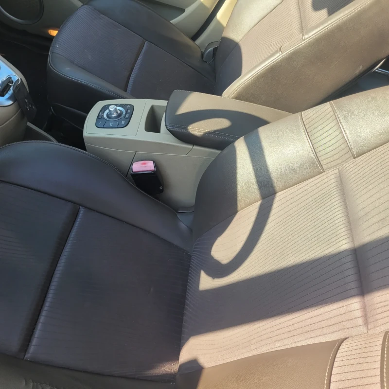 Renault Scenic 1.4i/7места, снимка 11 - Автомобили и джипове - 52429604