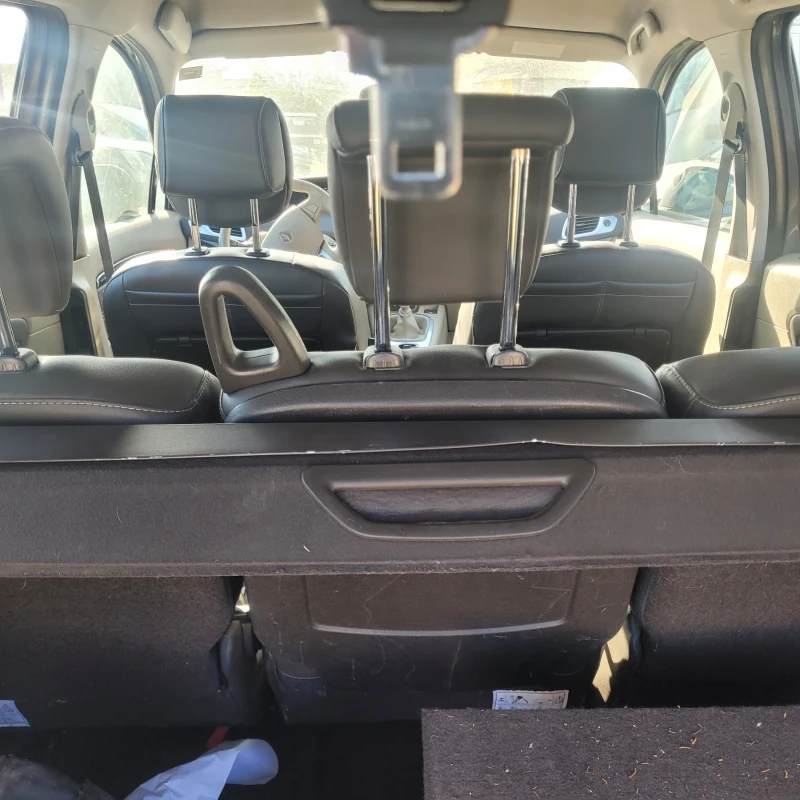Renault Scenic 1.4i/7места, снимка 9 - Автомобили и джипове - 52429604