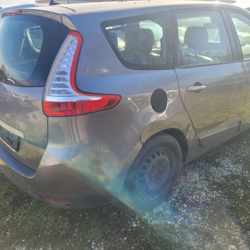 Renault Scenic 1.4i/7места, снимка 7 - Автомобили и джипове - 52429604
