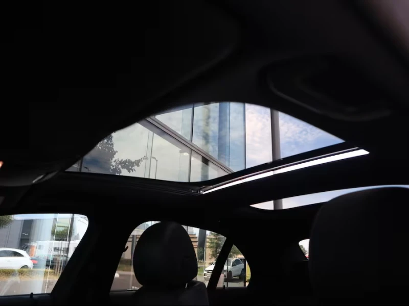 Mercedes-Benz E 300 e 4Matic AMG Line, снимка 10 - Автомобили и джипове - 52875333