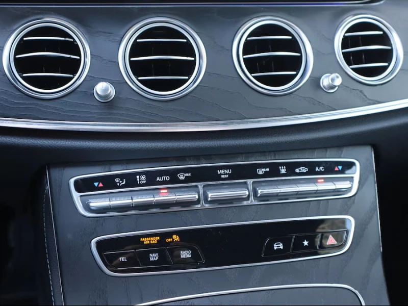 Mercedes-Benz E 300 e 4Matic AMG Line, снимка 8 - Автомобили и джипове - 52875333