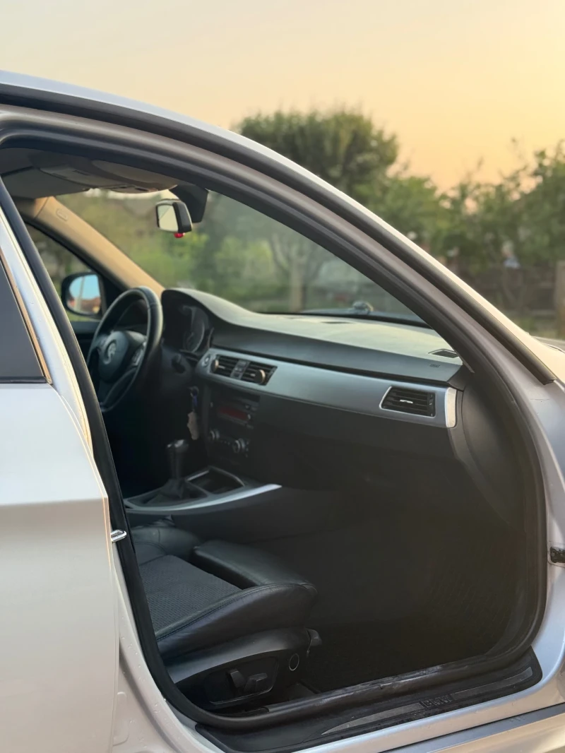 BMW 320, снимка 13 - Автомобили и джипове - 52931573