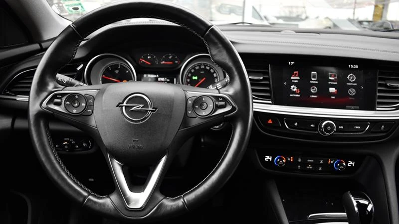 Opel Insignia Sports Tourer 1.6 CDTi Automatic, снимка 14 - Автомобили и джипове - 34981959