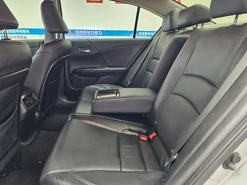 Honda Accord 2.4 9Th Generation, снимка 11 - Автомобили и джипове - 55841306
