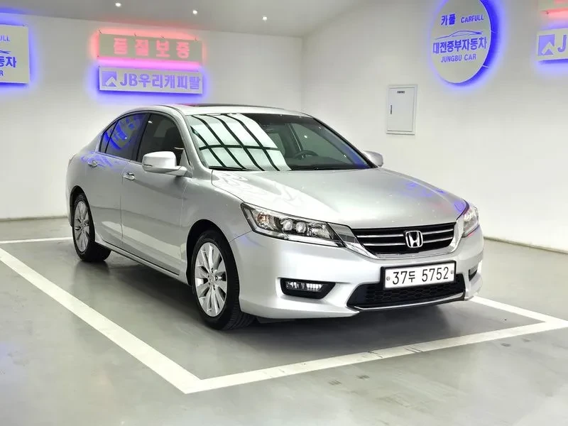 Honda Accord 2.4 9Th Generation, снимка 9 - Автомобили и джипове - 55841306