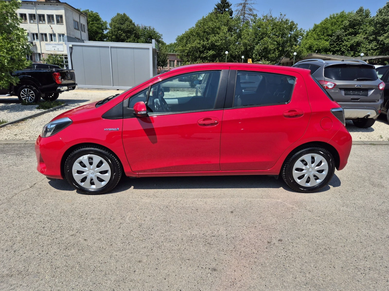 Toyota Yaris 1.5HYBRID - изображение 3