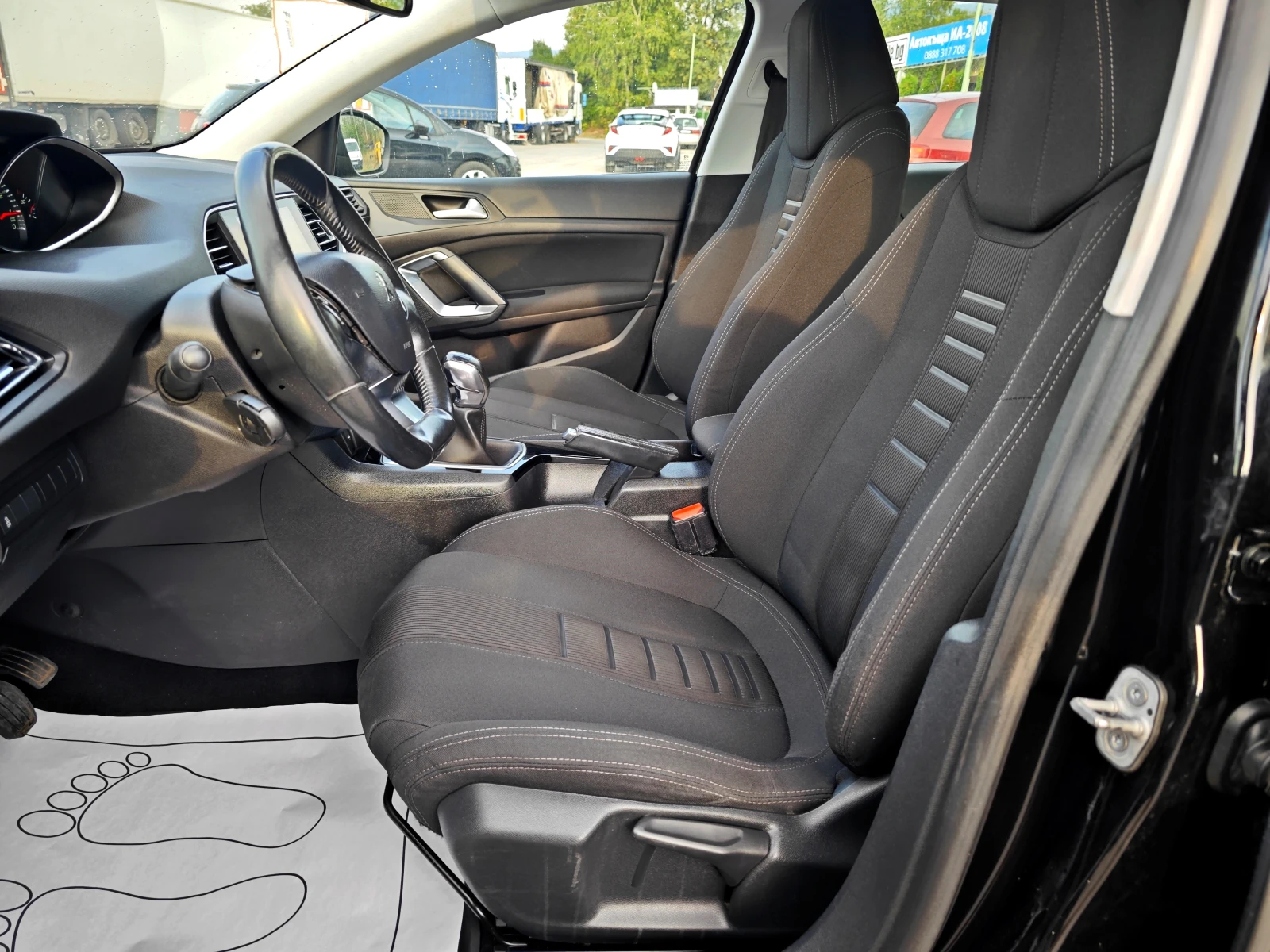Peugeot 308 1, 2 129000км.  - изображение 8