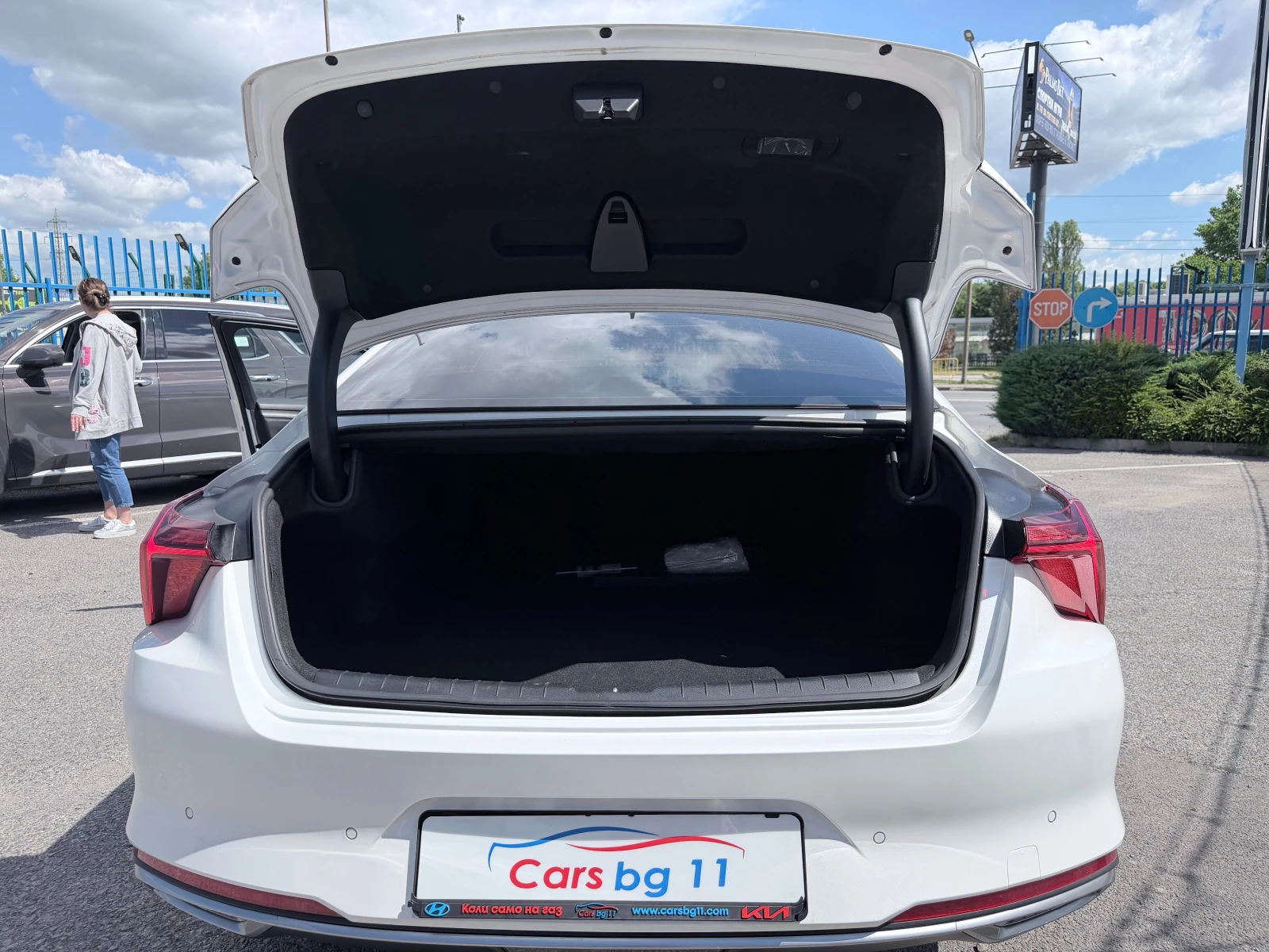 Kia K8 Гаранция, Сервиз, Резервни части Реални км, снимка 15 - Автомобили и джипове - 54436473