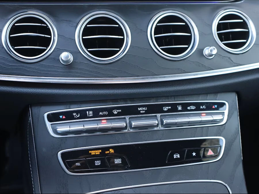 Mercedes-Benz E 300 e 4Matic AMG Line - изображение 8