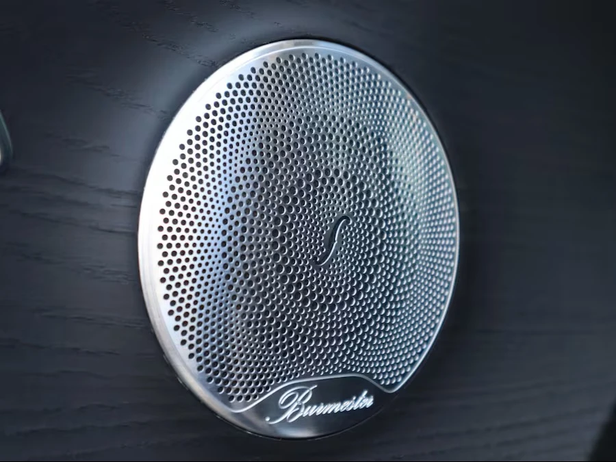 Mercedes-Benz E 300 e 4Matic AMG Line - изображение 7