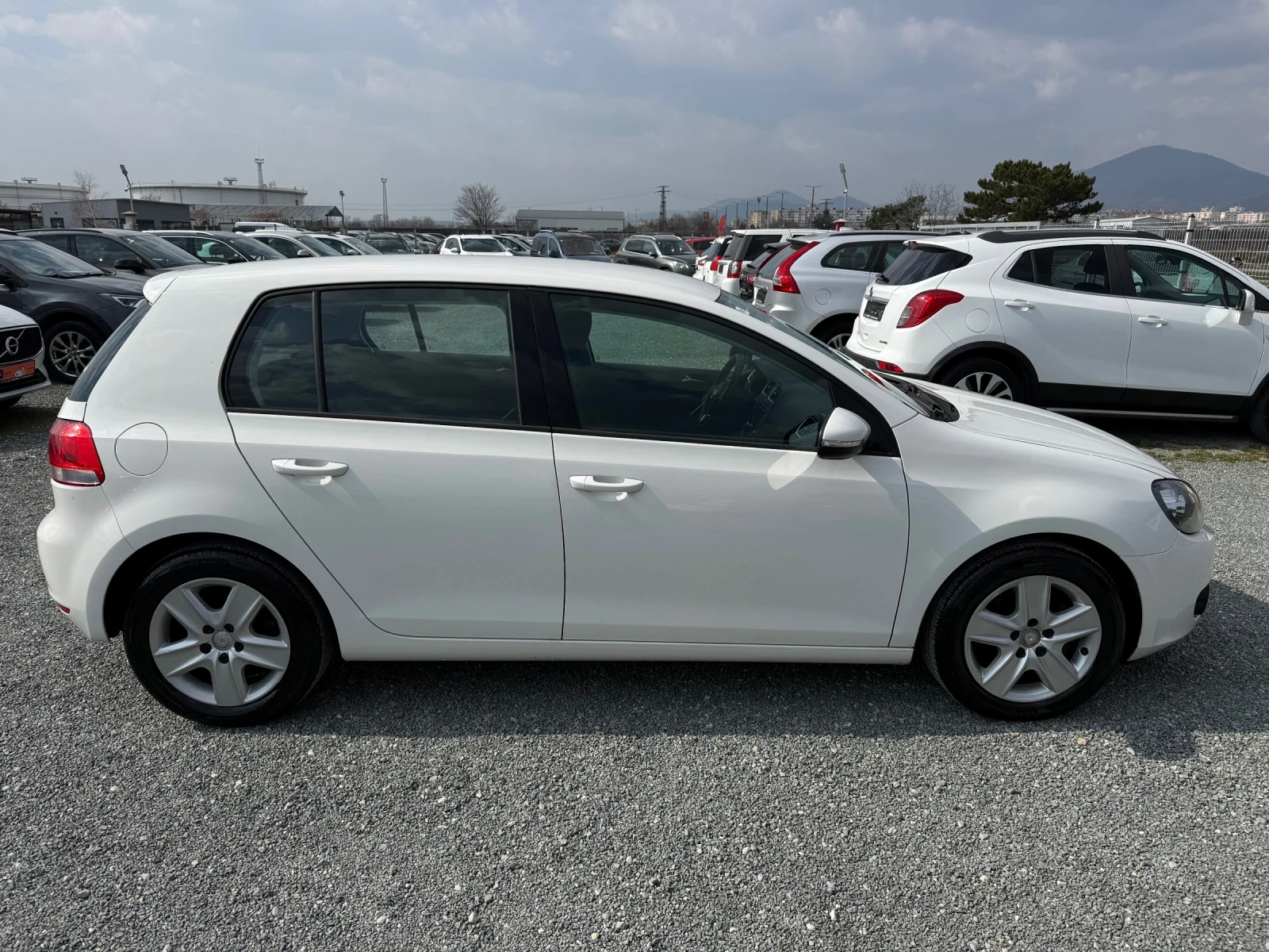 VW Golf (KATO НОВА), снимка 4 - Автомобили и джипове - 53736143