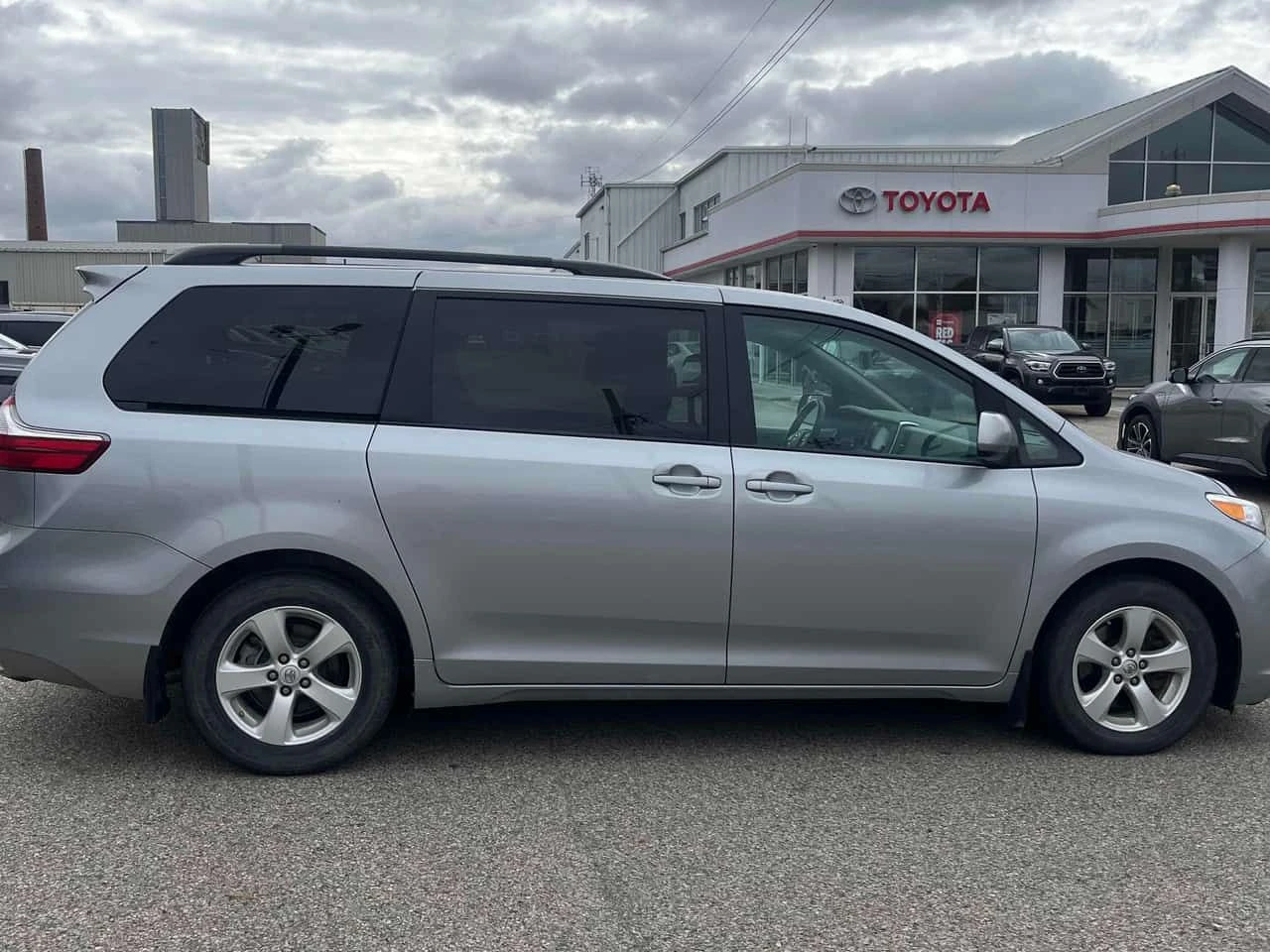 Toyota Sienna * LE * ПОДГРЕВ* KEYLESS* , снимка 3 - Автомобили и джипове - 53965585
