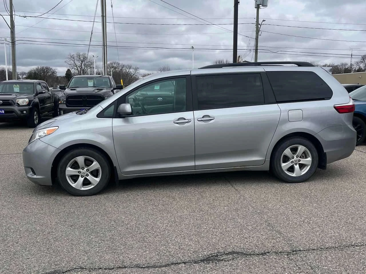 Toyota Sienna * LE * ПОДГРЕВ* KEYLESS* , снимка 2 - Автомобили и джипове - 53965585