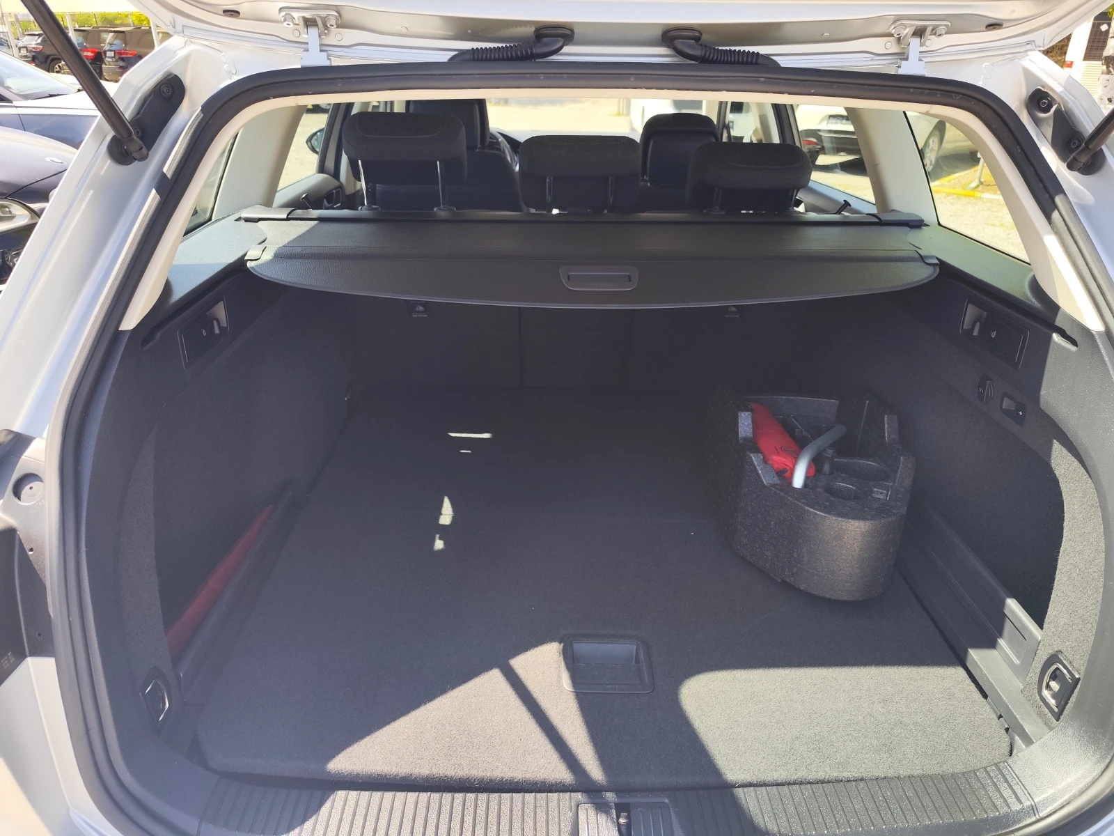 VW Passat 2.0TDi* АВТОМАТИК* LED* NAVI* EURO6B* , снимка 14 - Автомобили и джипове - 54328799