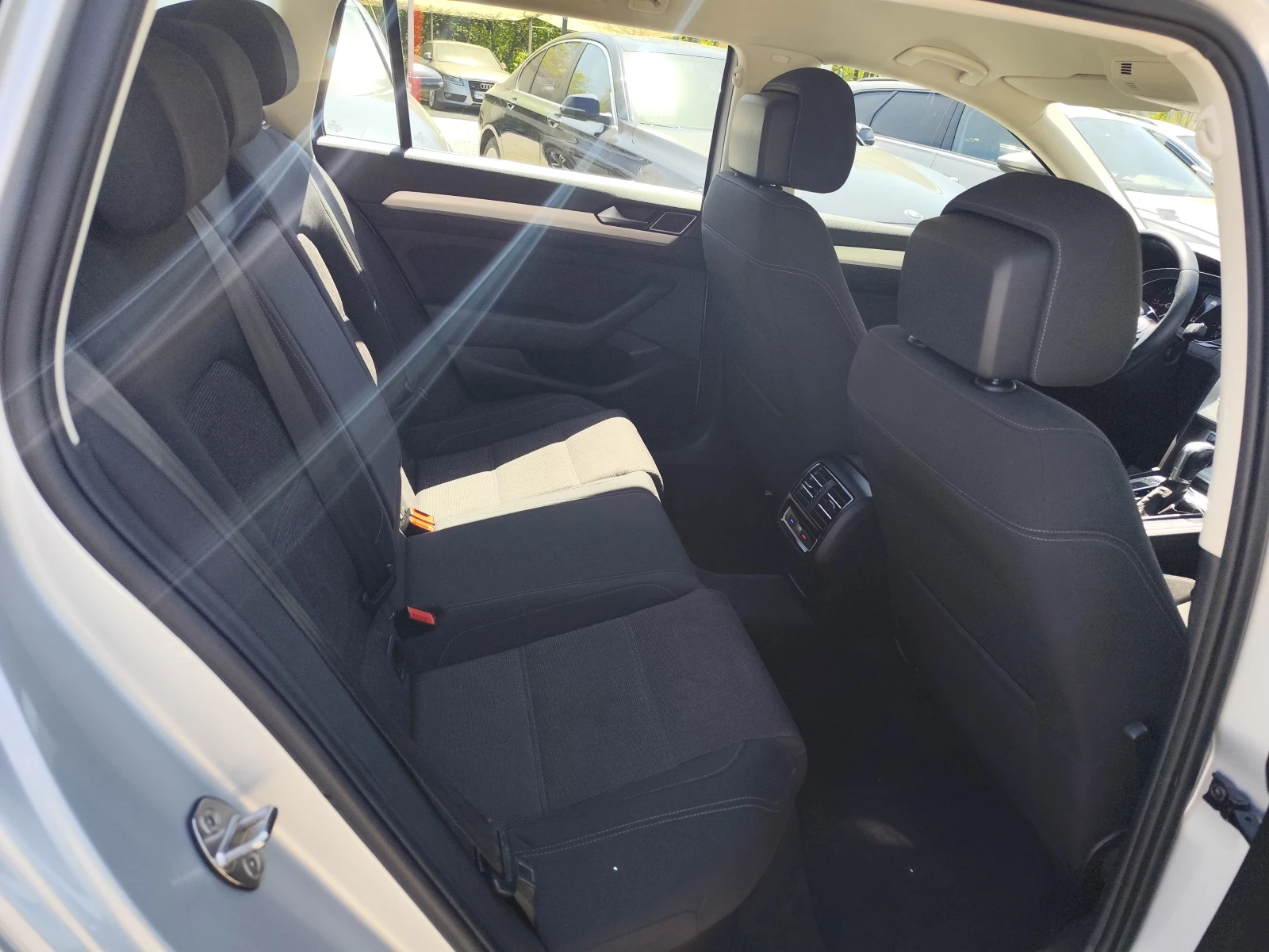 VW Passat 2.0TDi* АВТОМАТИК* LED* NAVI* EURO6B* , снимка 12 - Автомобили и джипове - 54328799