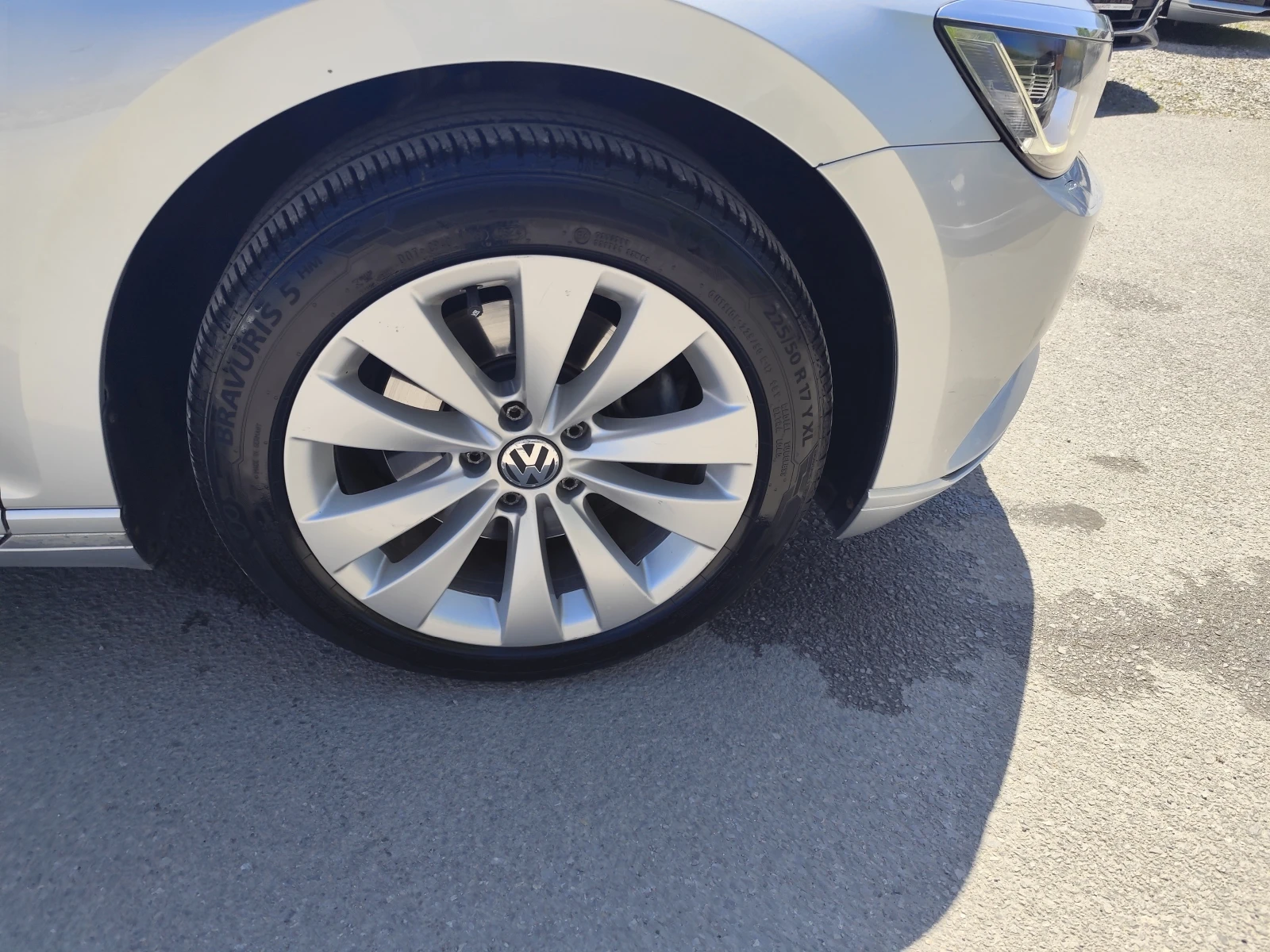 VW Passat 2.0TDi* АВТОМАТИК* LED* NAVI* EURO6B* , снимка 17 - Автомобили и джипове - 54328799