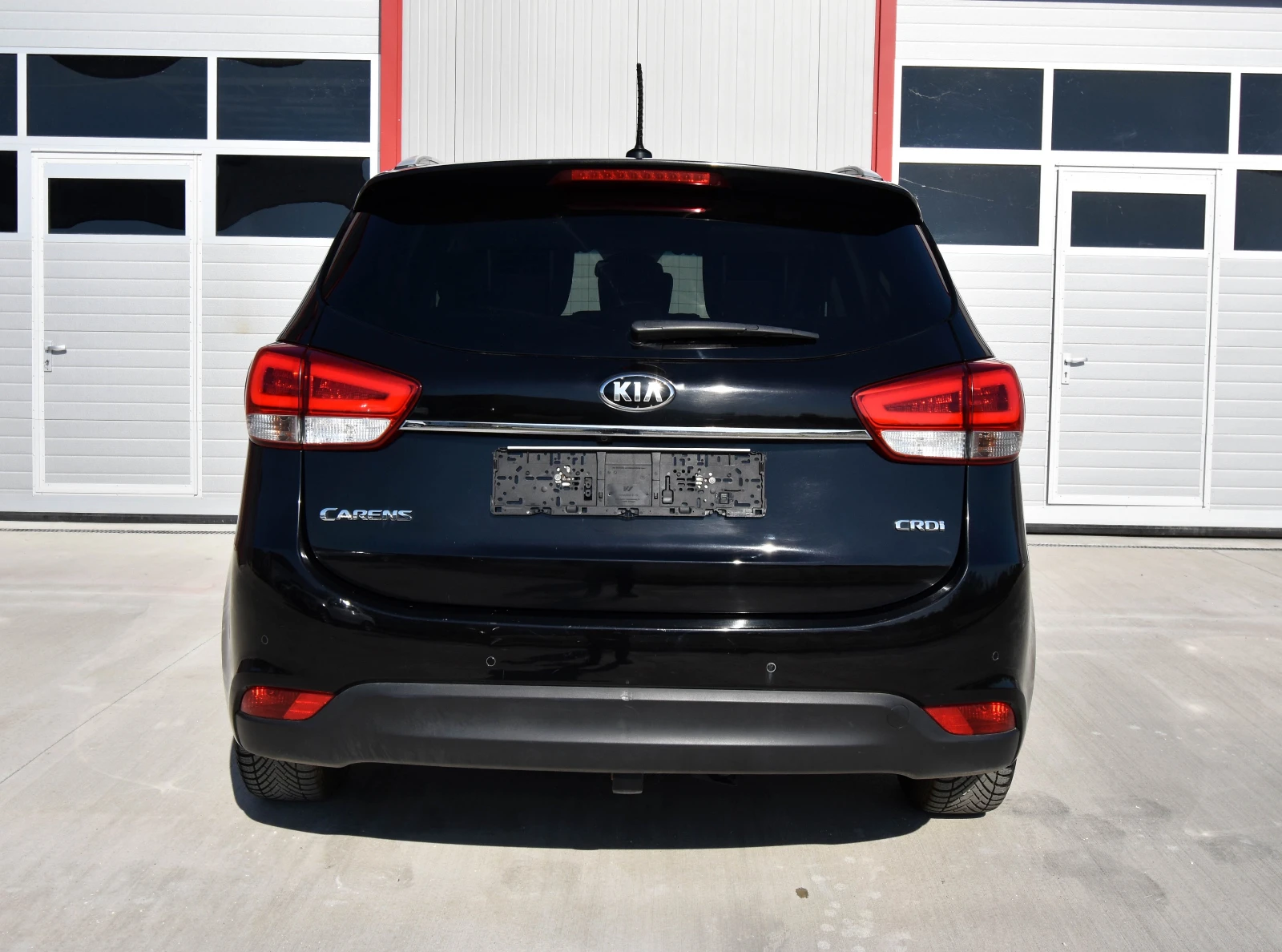 Kia Carens Автоматик, 7 места, всички екстри!, снимка 4 - Автомобили и джипове - 54426602