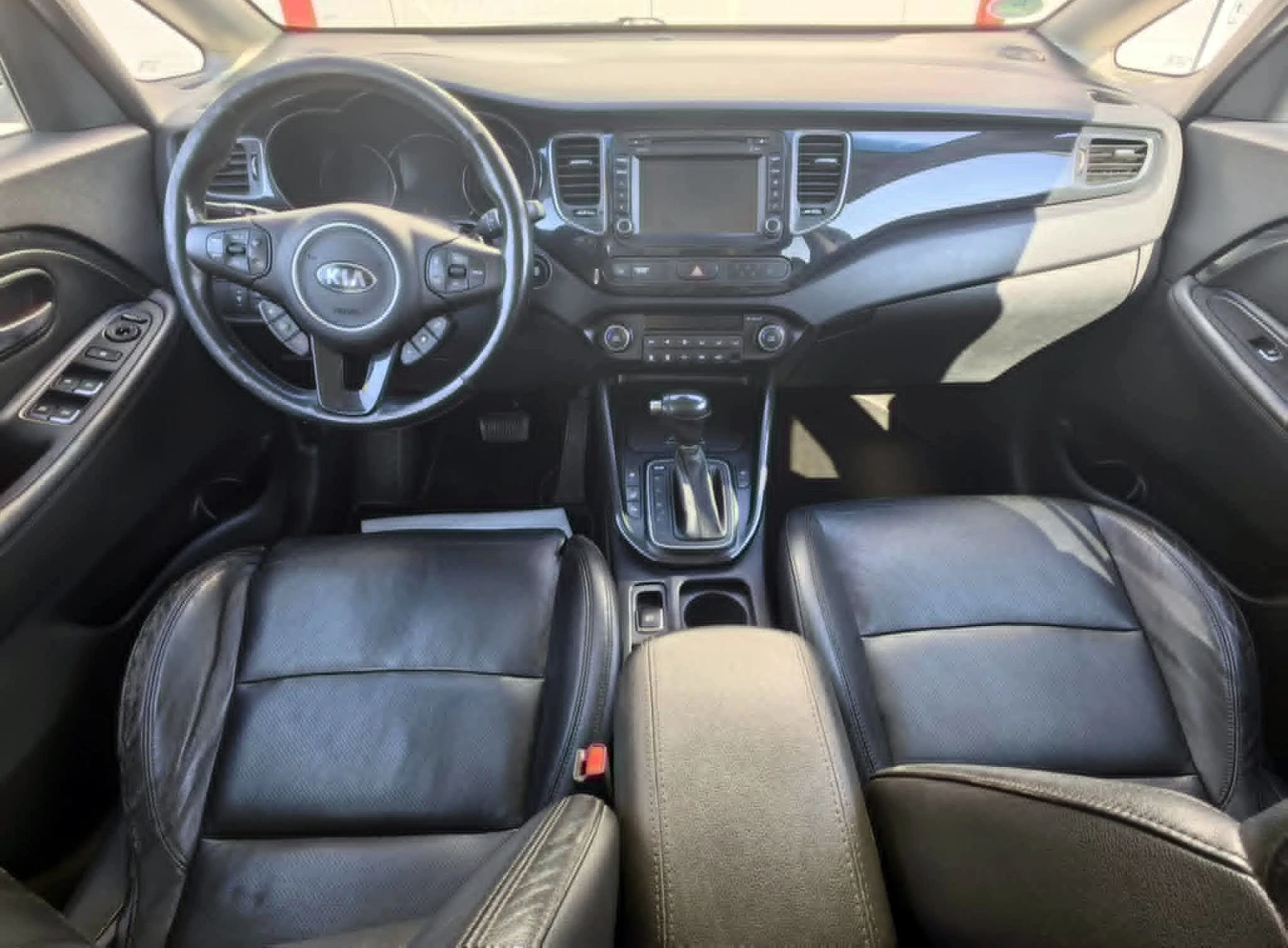 Kia Carens Автоматик, 7 места, всички екстри!, снимка 9 - Автомобили и джипове - 54426602