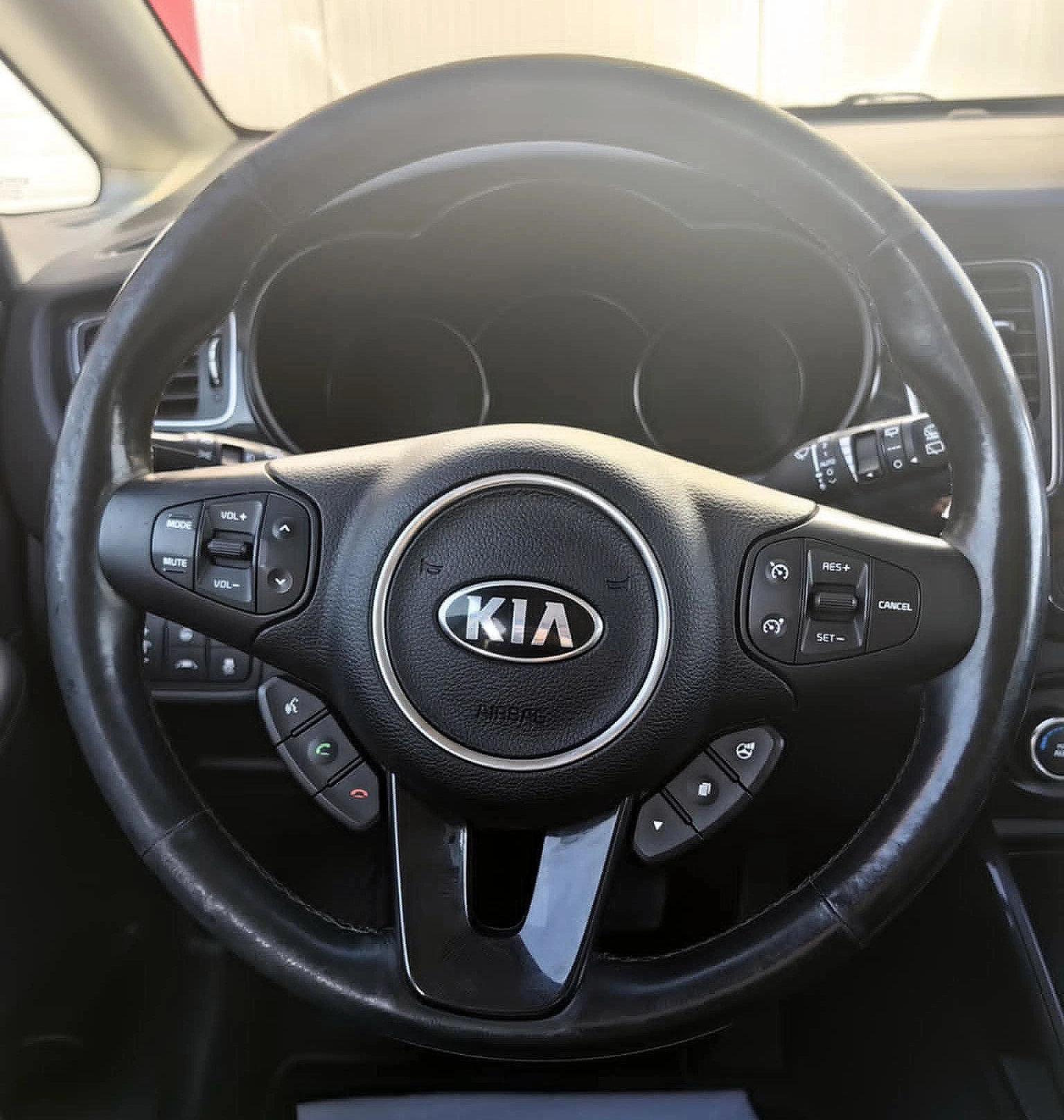 Kia Carens Автоматик, 7 места, всички екстри!, снимка 13 - Автомобили и джипове - 54426602