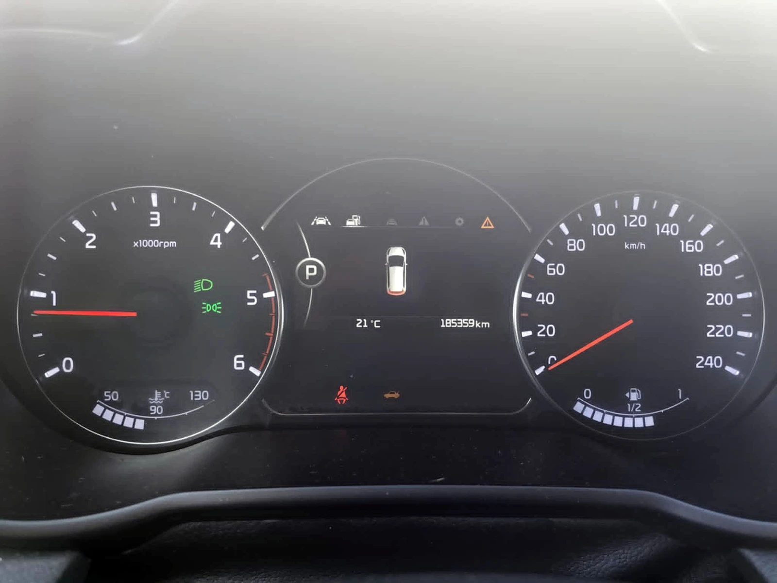 Kia Carens Автоматик, 7 места, всички екстри!, снимка 12 - Автомобили и джипове - 54426602