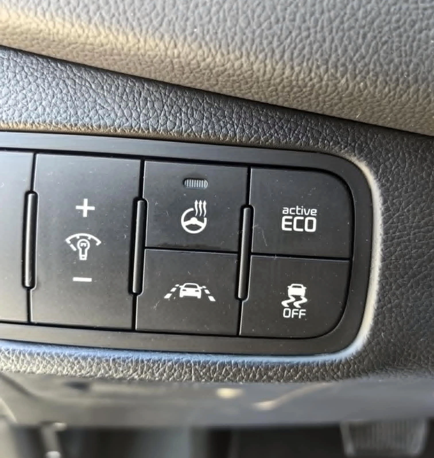 Kia Carens Автоматик, 7 места, всички екстри!, снимка 15 - Автомобили и джипове - 54426602