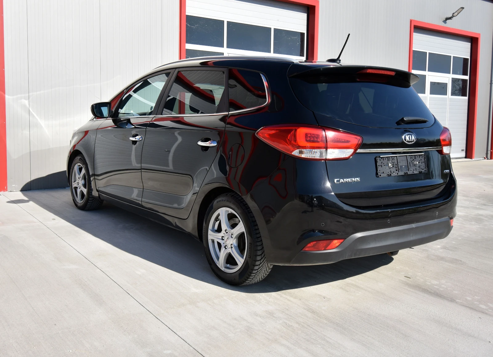 Kia Carens Автоматик, 7 места, всички екстри!, снимка 6 - Автомобили и джипове - 54426602