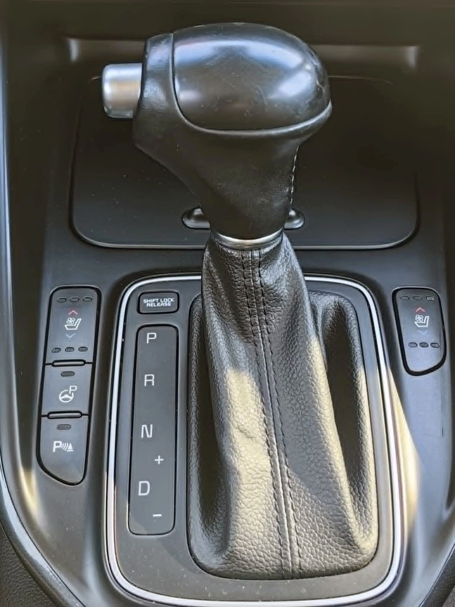 Kia Carens Автоматик, 7 места, всички екстри!, снимка 14 - Автомобили и джипове - 54426602