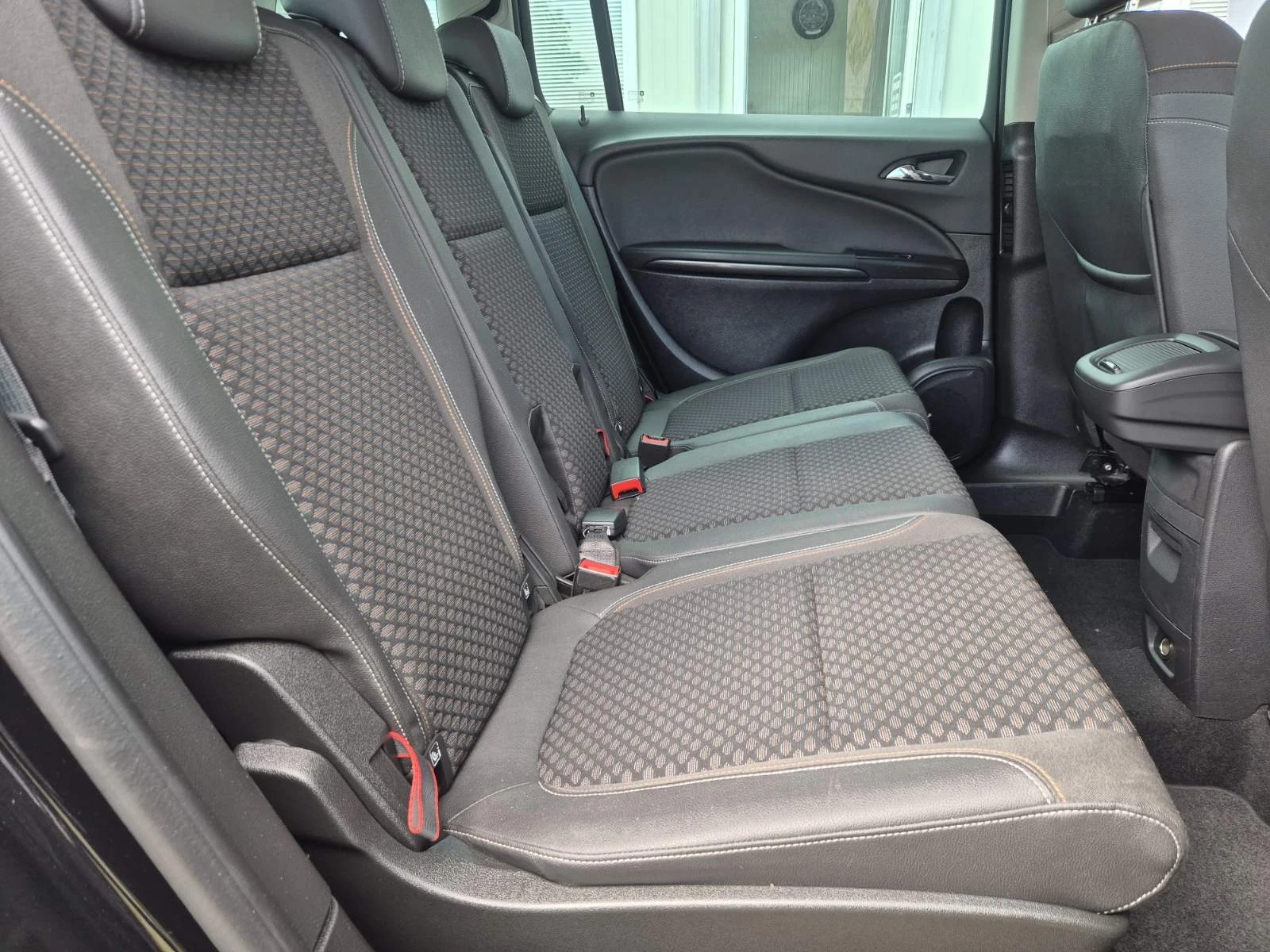 Opel Zafira 1.6CDTI-FACE LIFT-7 МЕСТА-183.000км, снимка 14 - Автомобили и джипове - 54562938