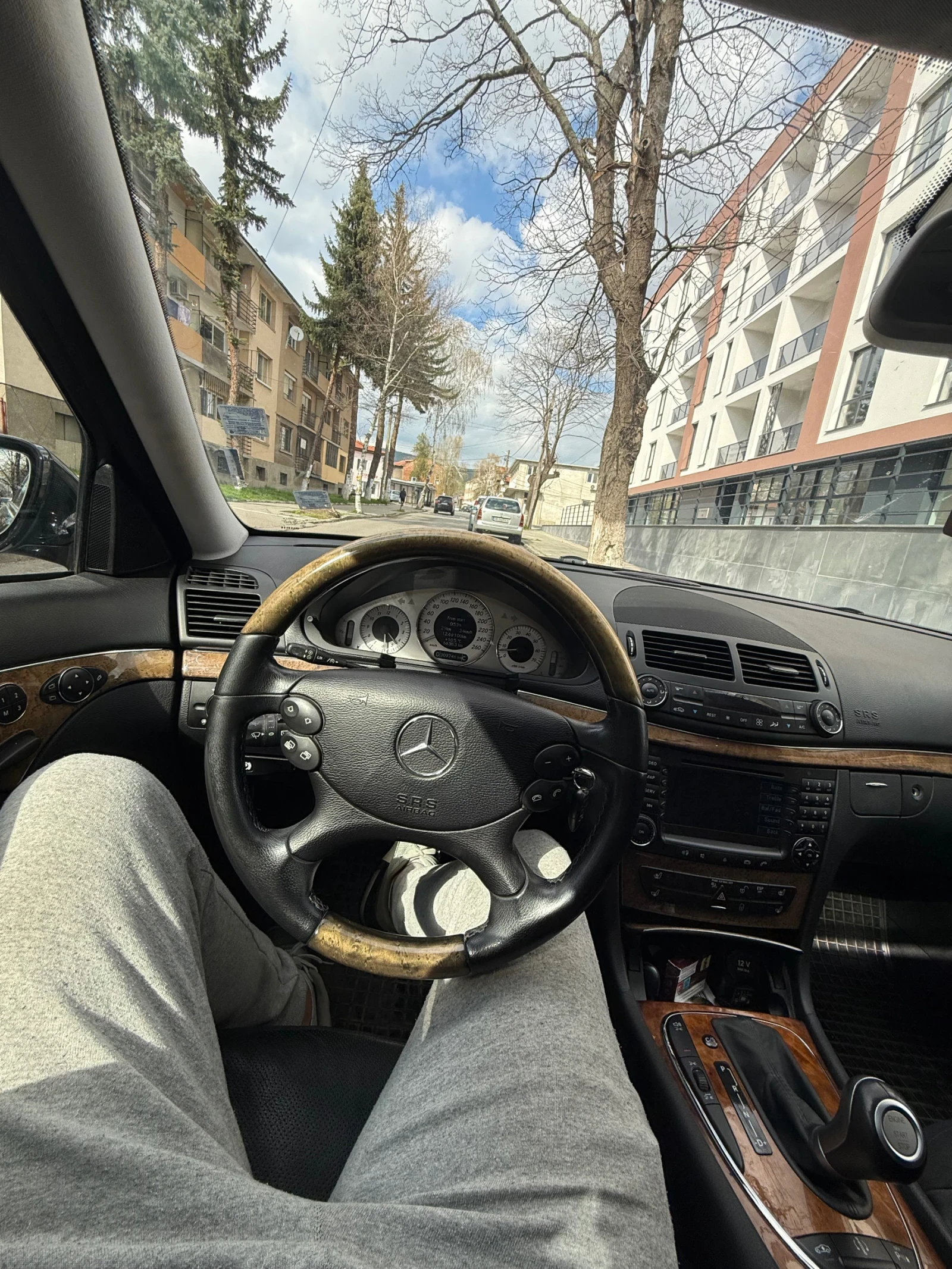 Mercedes-Benz E 500 5.5 388кс 7g tronic, снимка 4 - Автомобили и джипове - 55003824