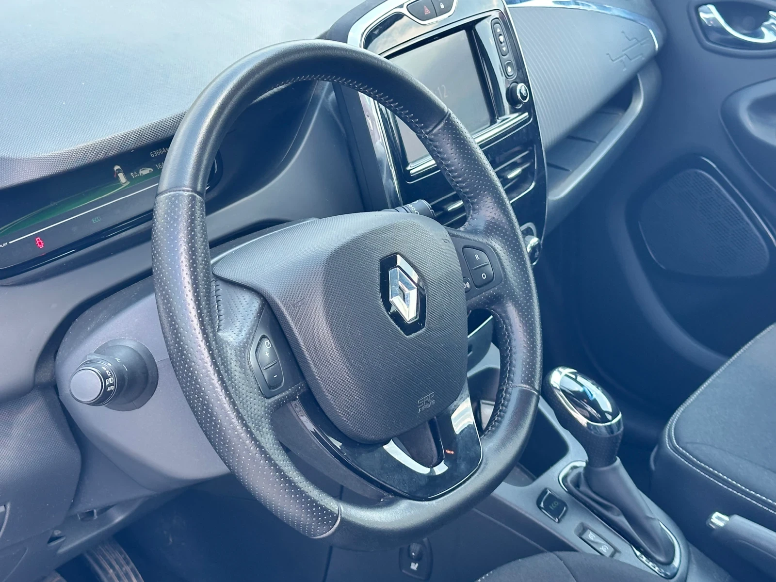 Renault Zoe 41kw/74k km, снимка 11 - Автомобили и джипове - 55393174