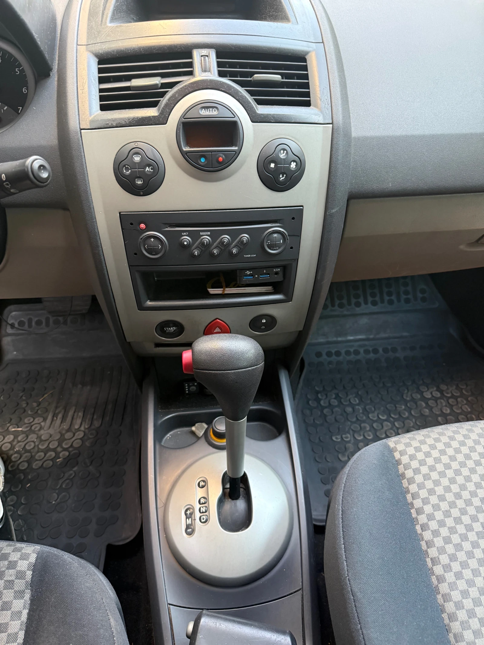 Renault Megane, снимка 9 - Автомобили и джипове - 56136246