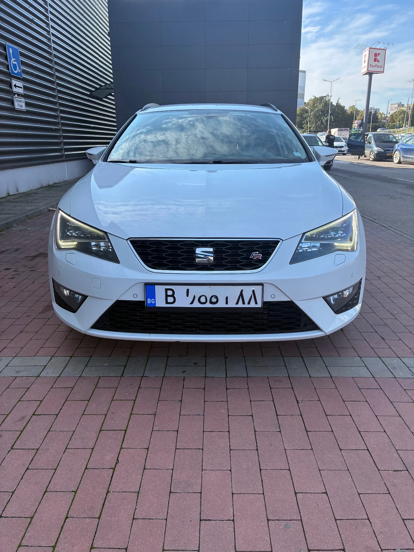 Seat Leon ST FR Full Led, снимка 4 - Автомобили и джипове - 56585664