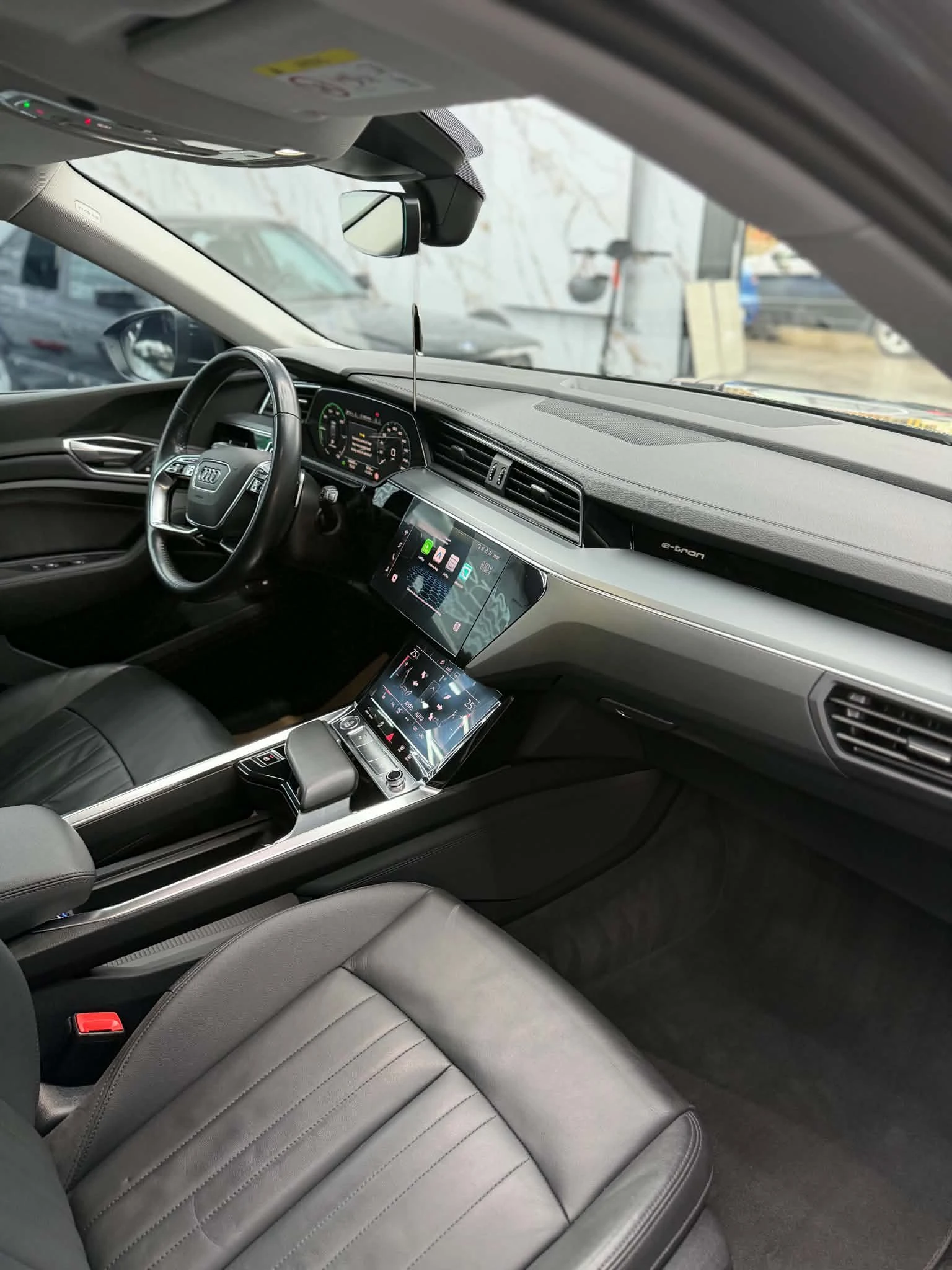 Audi E-Tron, снимка 9 - Автомобили и джипове - 56724545