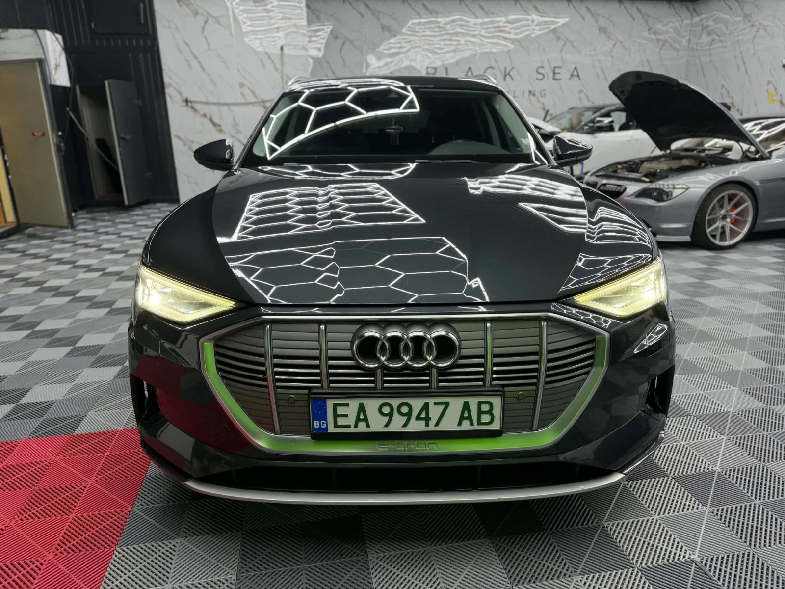Audi E-Tron, снимка 2 - Автомобили и джипове - 56724545