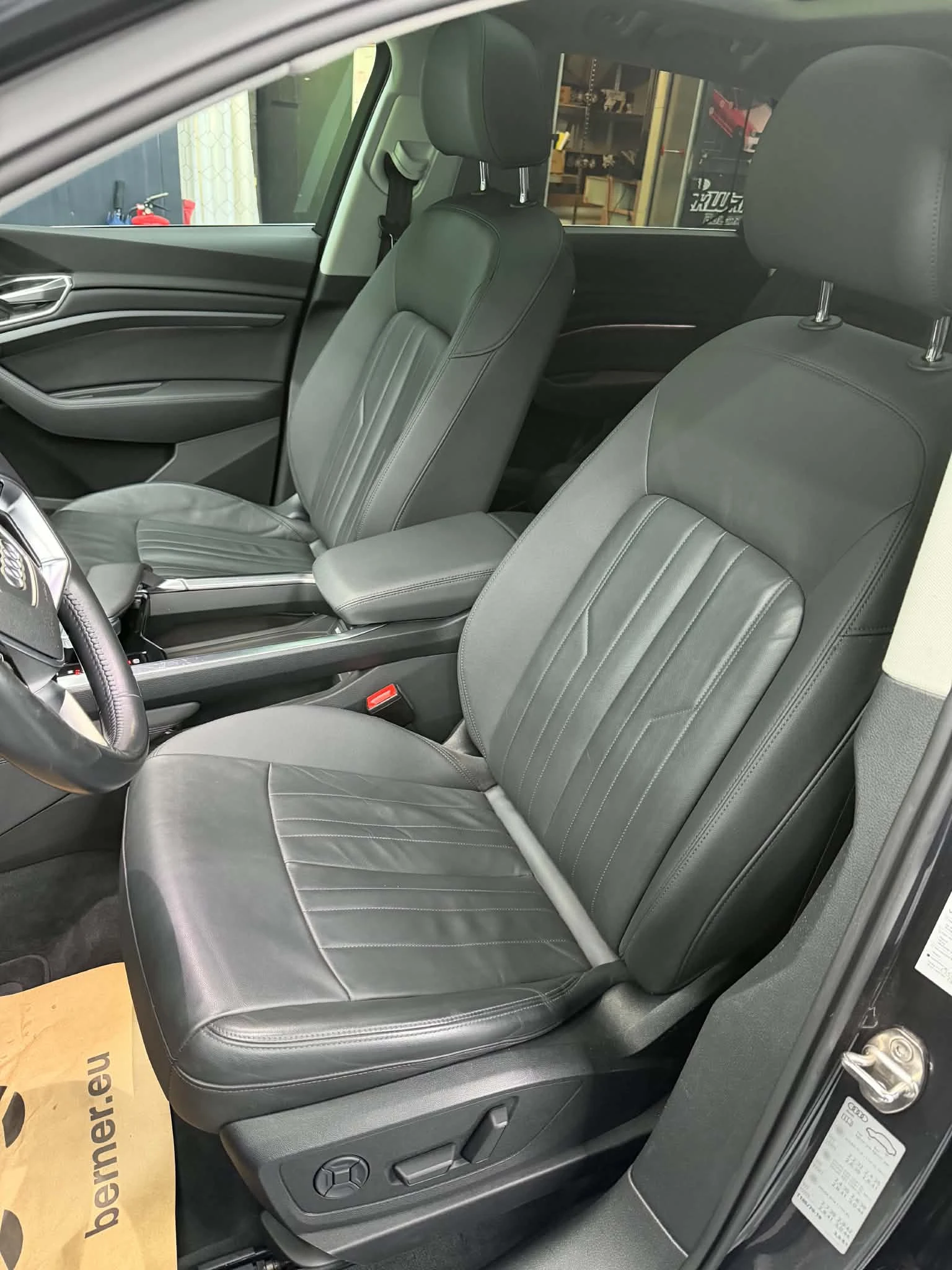 Audi E-Tron, снимка 10 - Автомобили и джипове - 56724545
