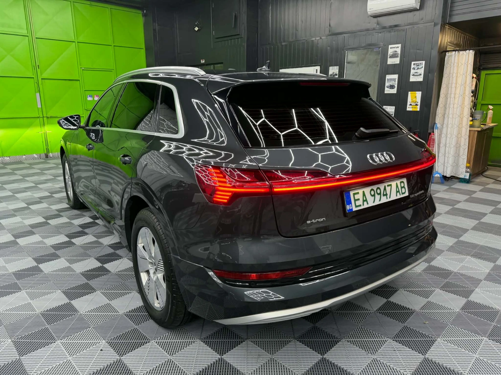 Audi E-Tron, снимка 7 - Автомобили и джипове - 56724545