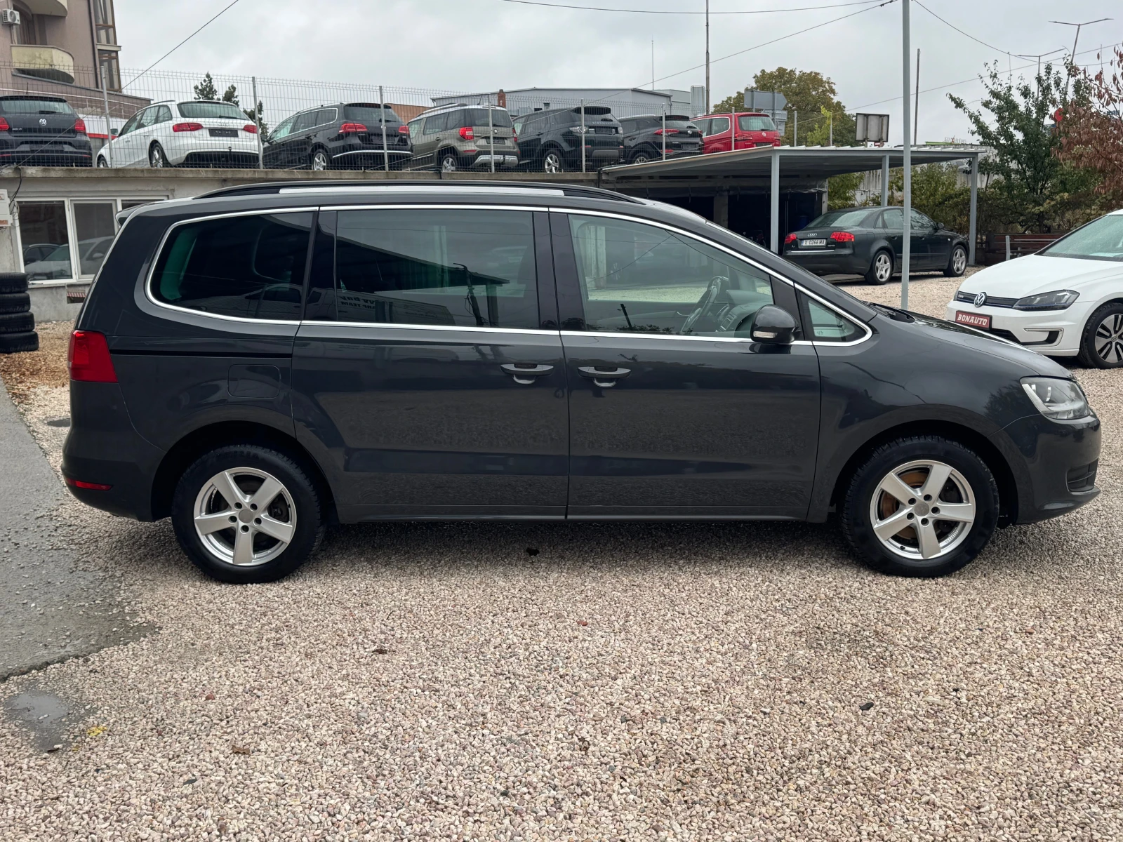 VW Sharan 2.0TDI, снимка 3 - Автомобили и джипове - 56735452