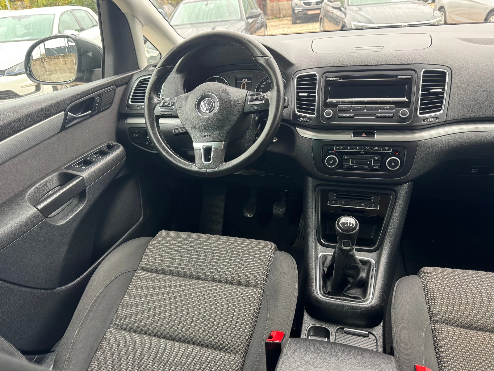 VW Sharan 2.0TDI, снимка 14 - Автомобили и джипове - 56735452